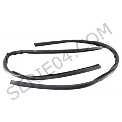 Pair of bottom stair tread seals