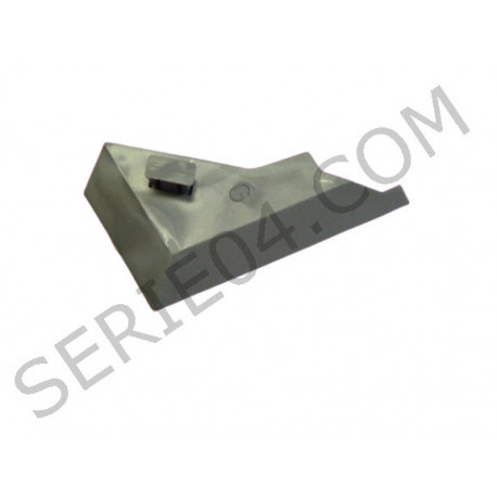 agrafe inf de coin de porte avt G