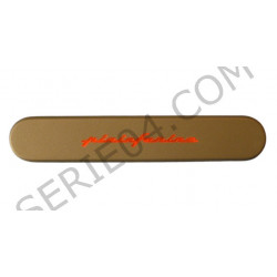 Monogramma "Pininfarina" sull'alettone posteriore
